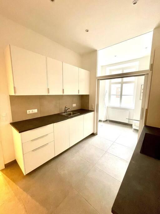 Brand New & Spacious Apartment In The City Centre Wien Eksteriør bilde